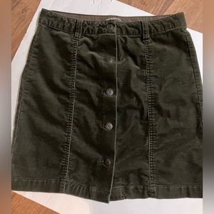 G.H. Bass & Company Brand Dark Olive Green Corduroy Button Down Skirt Size 6